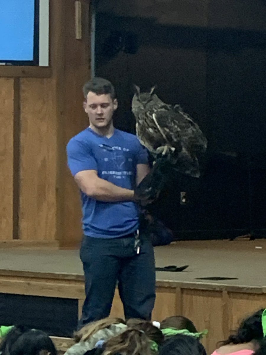 FifthCamp's tweet photo. Ss learned about the Eurasion Eagle Owl and other birds of prey in their Airborne class. Do you know what two things a bird needs to have to be considered a bird of prey? Ask a Liscano fifth grader! #FifthCampLES https://t.co/GZi5QVtXFQ