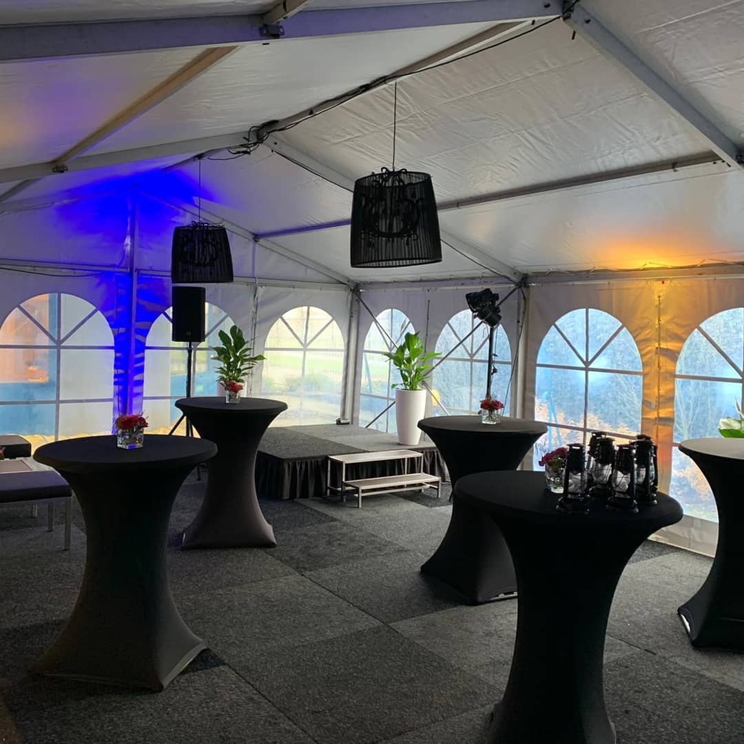 Afgelopen week weer een mooie aluhal(tent) met inrichting afgeleverd voor @buteressence #evenementenverhuur #evenementenservice #partyverhuur #partyservice #horecaverhuur #horecaservice #tentenverhuur #tentenservice #feestje #diner