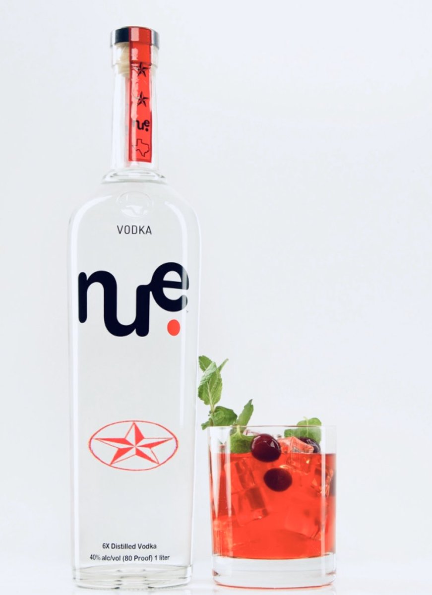 KatieRadio1's tweet photo. A L L about the this mistletoe tonic made with @NueVodka for the 12 Days Of Cocktails 🎄 check out https://t.co/5Ri6W7zoax for more super fun &amp; festive recipes! #partner https://t.co/cTIeJyLItG