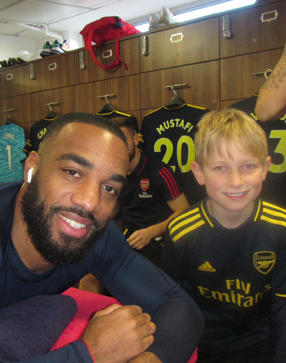 CalumChambers95's tweet image. The cameras sometimes only show one side of the story. It’s always great to meet our Junior Gunners mascot in the dressing room before every match. We hope Billy had a great day at Norwich on Sunday and it was a pleasure to meet him.