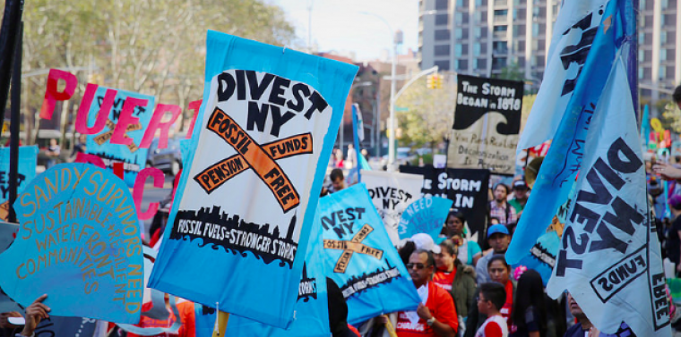 LizKrueger's tweet photo. Today I introduced a revised version of my Fossil Fuel Divestment Act w/@FelixWOrtiz. The facts are clear: fossil fuel producers are a bad long-term bet. We must take the #ClimateEmergency seriously and #DivestNY to protect workers and retirees. More here: https://t.co/o8mZ28kGZr https://t.co/aVeNOKkdyS