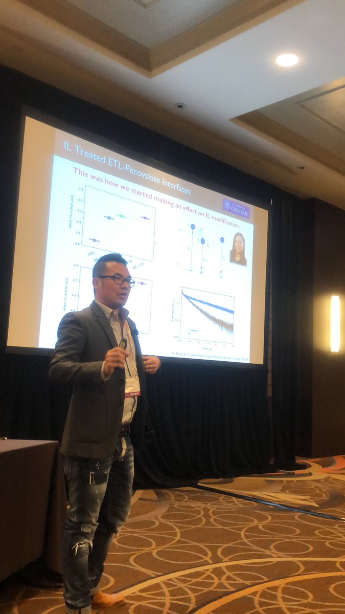 joe_jberry's tweet image. @KitaK001 makes a guest appearance at #EN09 #F19MRS in invited  @SnaithGroup talk given by Yen-Hung Lin!