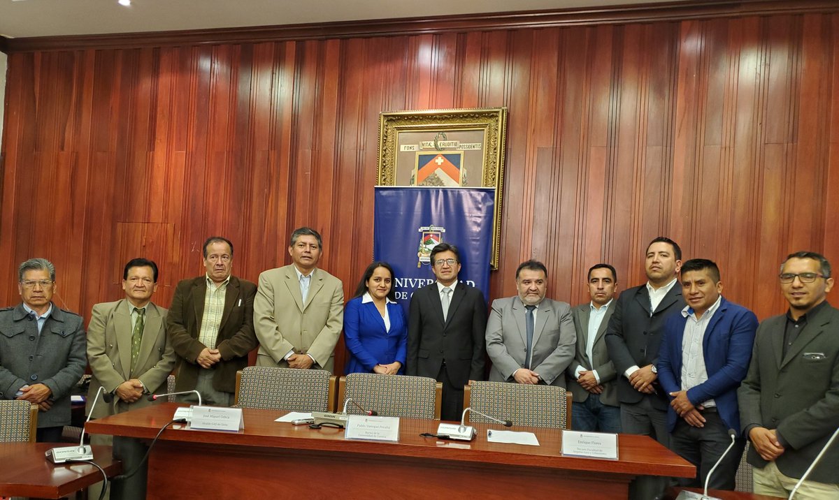 Municipio_Giron's tweet photo. Acabamos de firmar importante convenio con la @udecuenca para la elaboración del PDOT conteniendo el plan de uso y gestión de suelo rural. Un agradecimiento al rector Pablo Vanegas por esta importante articulación entre la universidad y el @Municipio_Giron. https://t.co/UyWAxSqKLk