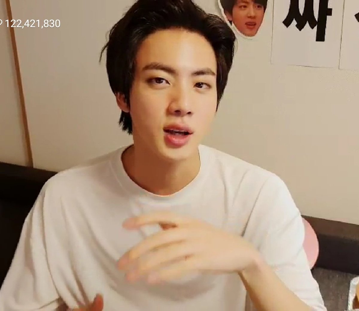 wingscouldflyyy's tweet photo. Thank you god for taking your time while making Kim Seokjin 🙇‍♀️

#TonightAndAlwaysWithJin #RockJinDay #JinDay #OurFlowerofDecember @BTS_twt https://t.co/DYYX7651xq