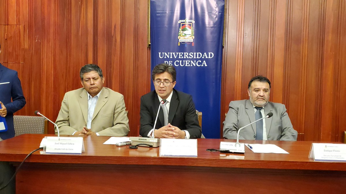 Municipio_Giron's tweet photo. Acabamos de firmar importante convenio con la @udecuenca para la elaboración del PDOT conteniendo el plan de uso y gestión de suelo rural. Un agradecimiento al rector Pablo Vanegas por esta importante articulación entre la universidad y el @Municipio_Giron. https://t.co/UyWAxSqKLk