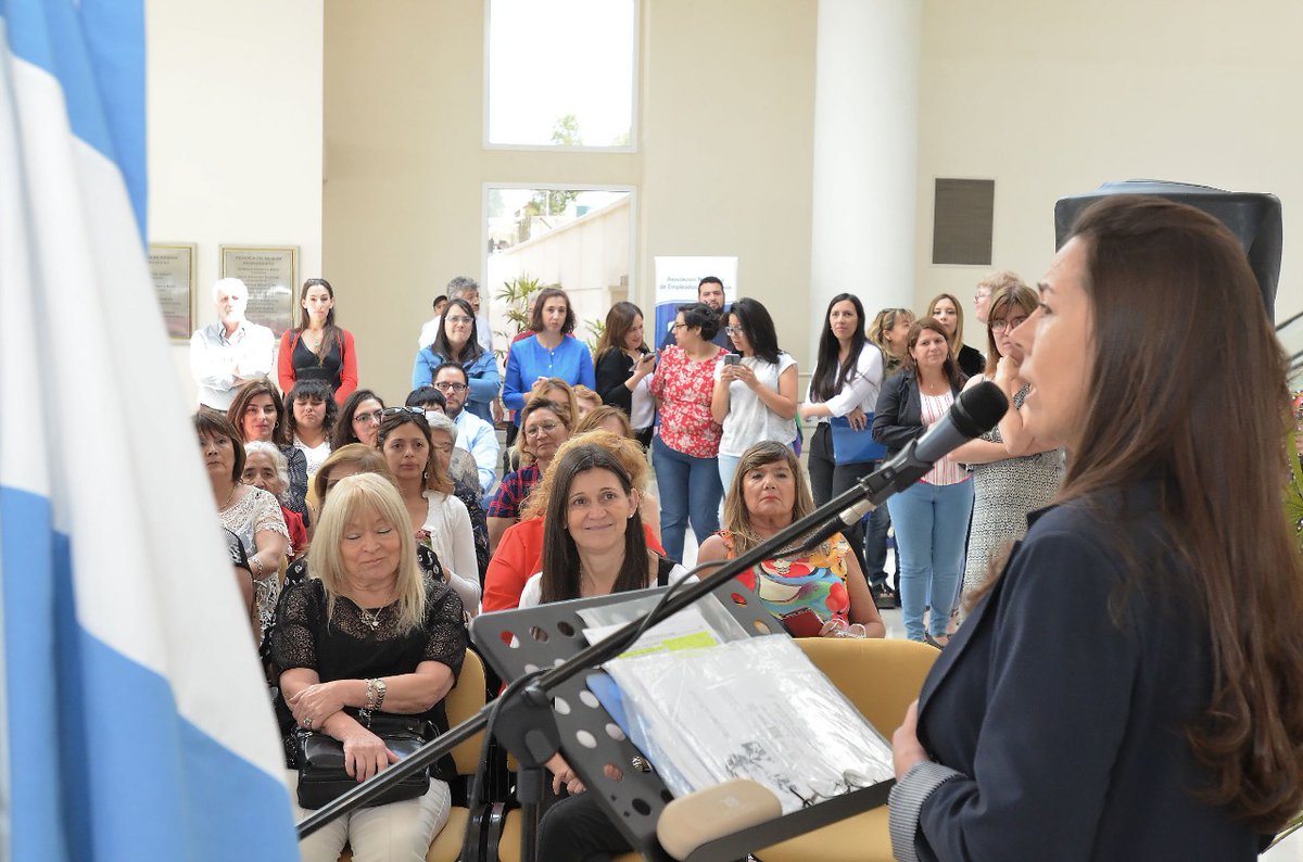 LegislaturaNqn's tweet photo. Diputados homenajearon a María Enriqueta Anderson, quien hizo el discurso fundacional en el debate de la ley que crea la provincia del #Neuquén
#Presidencia .@Rolo_Figueroa
@NanciParrilliOk @dipfuentes @Aye_Gutierrez @GuilloCarnaghi @mucci_pamela 
@beafvillalobos 
@AnahRiquelme https://t.co/AdAv42gaTi