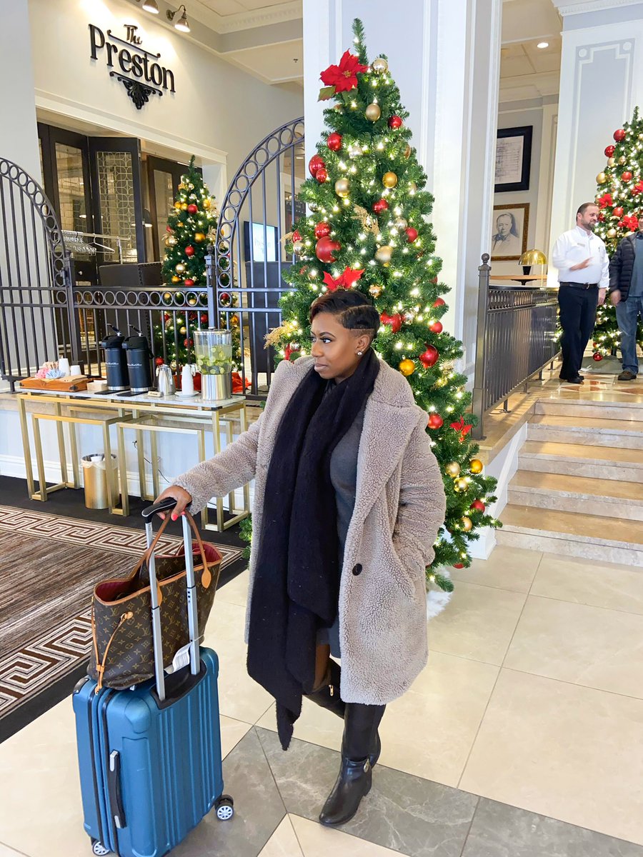 TheBCarter's tweet photo. The joy of being a traveling Marketing Consultant 👊🏾 Here for work for the next 3 days. 👩🏾💻📸👊🏾🍁🎄#bcartersolutions #expert #results #travel #stlouis https://t.co/H0jcSVD7FP