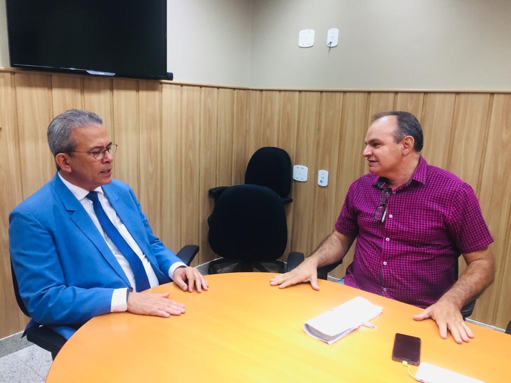 HermanoMorais's tweet photo. Recebi o vereador Marcos Câmara, de #BentoFernandes. Ele veio trazer algumas demandas do município, entre as quais a solicitação requerimento objetivando a perfuração e instalação de poços tubulares. https://t.co/z4tXH0ACNR