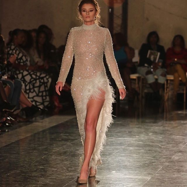 alicelauramodel's tweet photo. Our stunning and powerful models walking the runway at Ese Azenabor Fashion Show did an amazing job representing our agency! We are so proud of you! 

Photography By Crystal C.

#alicelauramodels #eseazenabor #eseazenaborbride #paradisecollection #dallascharity #dallasevents #dfw https://t.co/N2Yuv8r91f