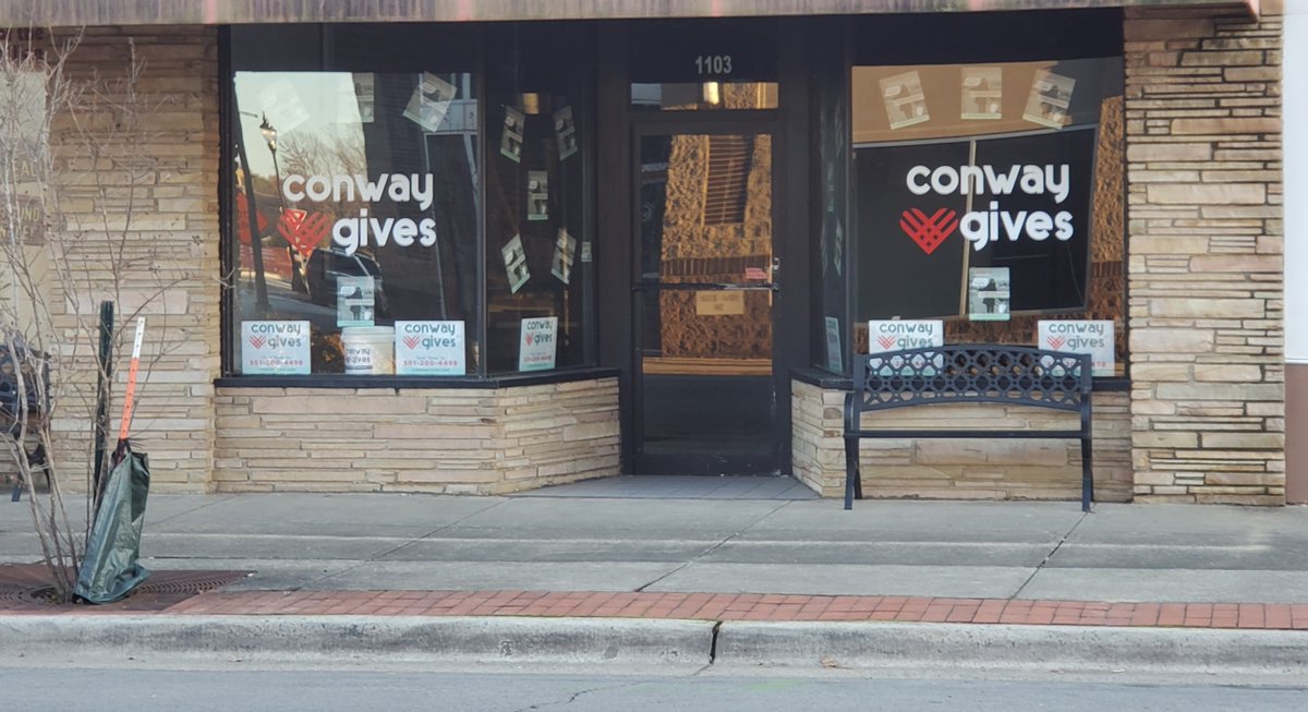 ConwayGives's tweet photo. Are you headed downtown to grab lunch??? Take a minute to stop by the #ConwayGives headquarters. You can drop off a donation, thank a volunteer, and make an impact. #OneDay #OneDonation #FiveNonProfits #GivingTuesday #BethlehemHouse #CAPCA #CoHo #MinistryCenter #SalvationArmy https://t.co/xHnXhH3btR