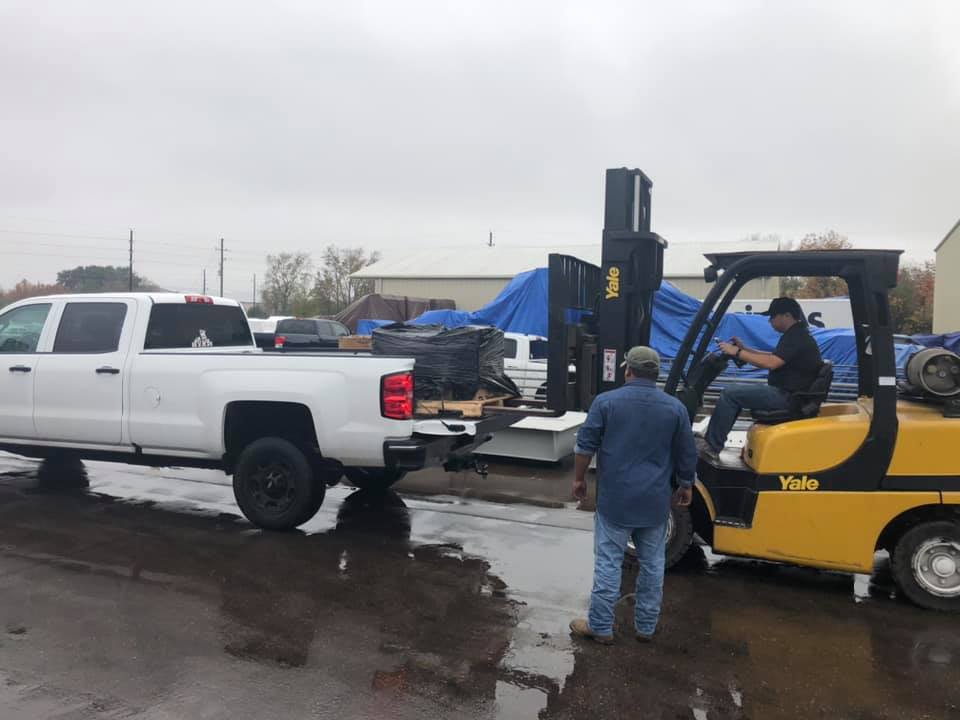 goshare's tweet photo. A wet, dreary day can't stop CJ from making his deliveries in #Austin. πͺπ
#Pickup #PickupTruck #HotShot #HotShotLoads #HotShotJobs #TruckSpotter #Truck #Trucks #TruckLife #AustinTX #Texas #TX #GoShare #Delivery #DeliveryApp #TruckApp #YourFriendWithATruck https://t.co/cxc8zLu6Nq
