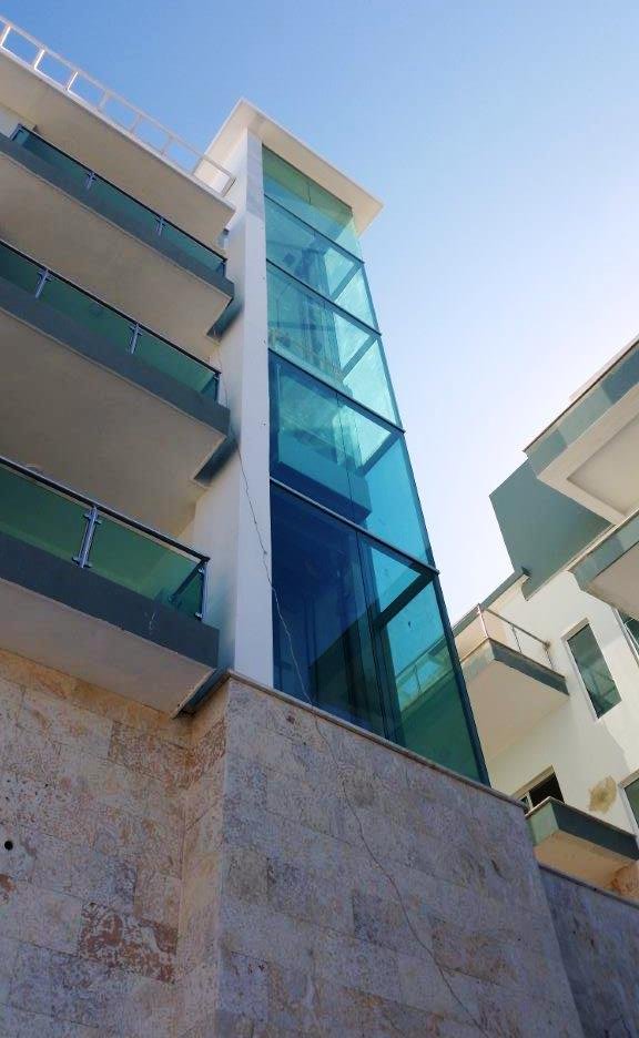 CARIBBEAN FIVE STARS - En la Bahía de Cofresi (frente a Ocean World) - Directamente al lado del mar - Vista fantástica - Terraza privada con jacuzzi - Ascensor privado 
CONSTRUIMOS 130 APARTAMENTOS DE LUJO 
Armando Rodríguez del Valle +1 (809) 419-6655
caribbean-five-stars.com