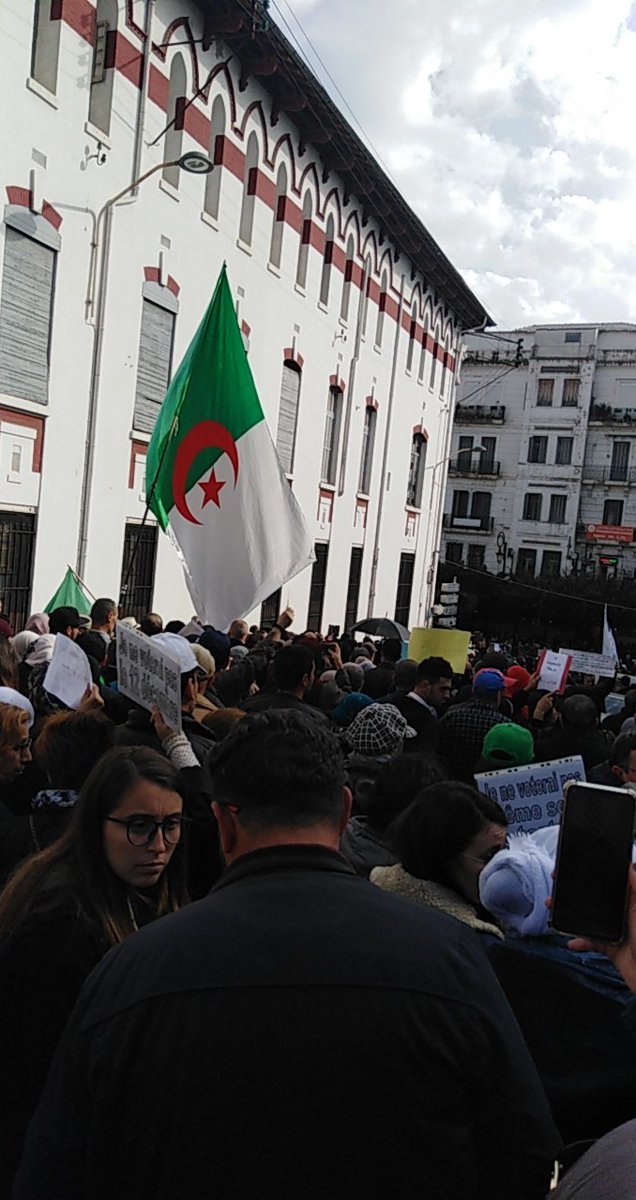 NawelAtek's tweet image. #Hirak #etudiant #act41 #ulach_elvote_ulach