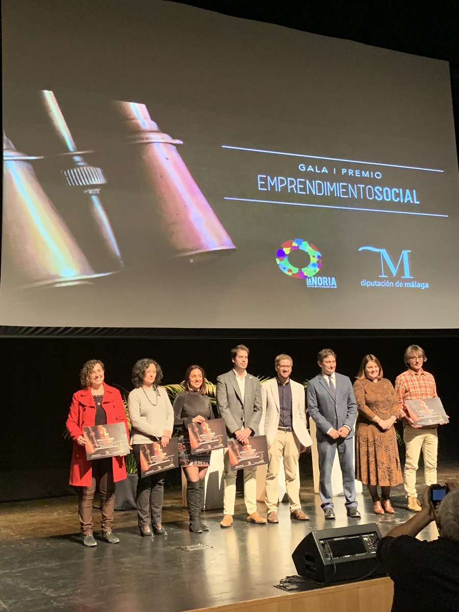 La Noria (@lanoria_mlg) on Twitter photo Además, damos la enhorabuena y reconocemos la labor de los proyectos que resultaron finalistas en el I Premio de #EmprendimientoSocial La Noria: <a href="/FirstCall_app/">FirstCall</a>, <a href="/DelPescado/">Puerta Del Pescado</a>, Pangea Gestión, <a href="/CucharaVerde_/">Cuchara Verde Positive Company S.L</a> y BenalauGuía.
Entrega diploma <a href="/rf_ventura/">rafael ventura</a>, <a href="/kenclewett/">Kenny Clewett</a> y <a href="/NatachaRivas77/">Natacha Rivas Campos</a>. Además, damos la enhorabuena y reconocemos la labor de los proyectos que resultaron finalistas en el I Premio de #EmprendimientoSocial La Noria: <a href="/FirstCall_app/">FirstCall</a>, <a href="/DelPescado/">Puerta Del Pescado</a>, Pangea Gestión, <a href="/CucharaVerde_/">Cuchara Verde Positive Company S.L</a> y BenalauGuía.
Entrega diploma <a href="/rf_ventura/">rafael ventura</a>, <a href="/kenclewett/">Kenny Clewett</a> y <a href="/NatachaRivas77/">Natacha Rivas Campos</a>.