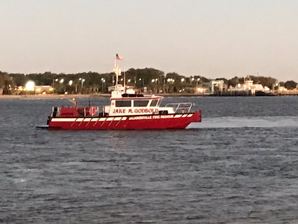 Smoke has cleared and daylight is upon us -now a better look or what’s left of the Tritan II in Mayoort after an overnight fire sinks one shrimp boat and destroys another @FCN2go @JFRDJAX