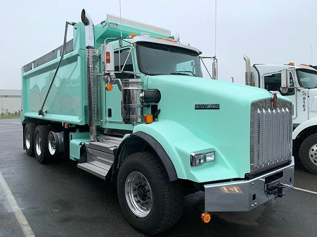 Hale_ATown's tweet photo. Brandon Dump Body @ Our Local Dealership. “MINT” condition! Hale Has It! Visit Us! https://t.co/rckW2J8QKV
#HaleATown #HaleHasIt #brandonmanufacturing #dumptruck #dumpbody #dumptrucklife #dumptruck_nation #safety #hardox #trailers #lowboytrailer #heavyhaul #trucks #trucking #… https://t.co/8ZwVFSCnit