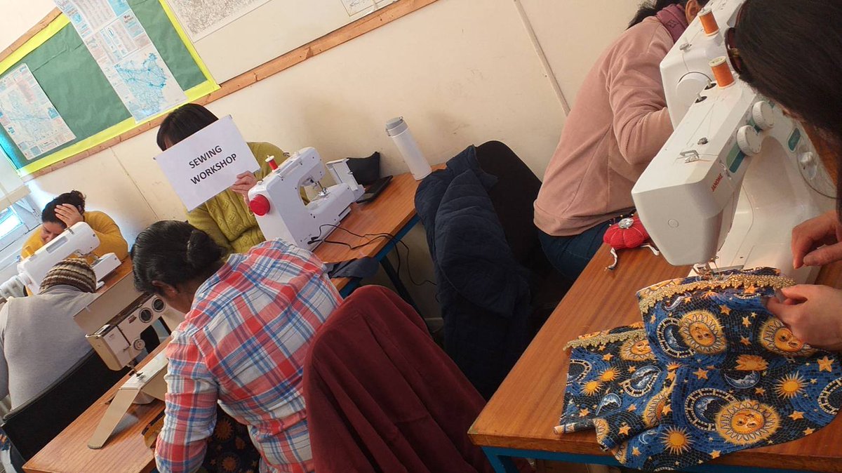 A real sewing workshop,  All welcome to join. More sessions to come next year. #Sittingbourne <a href="/PhoenixHouseSCC/">Phoenix House, SCC</a> ask us for more info. 
With @JollyDicey .