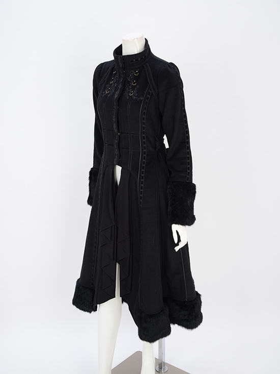 新作情報】 本日Rozen Kavalierよりコートとケープが入荷しました