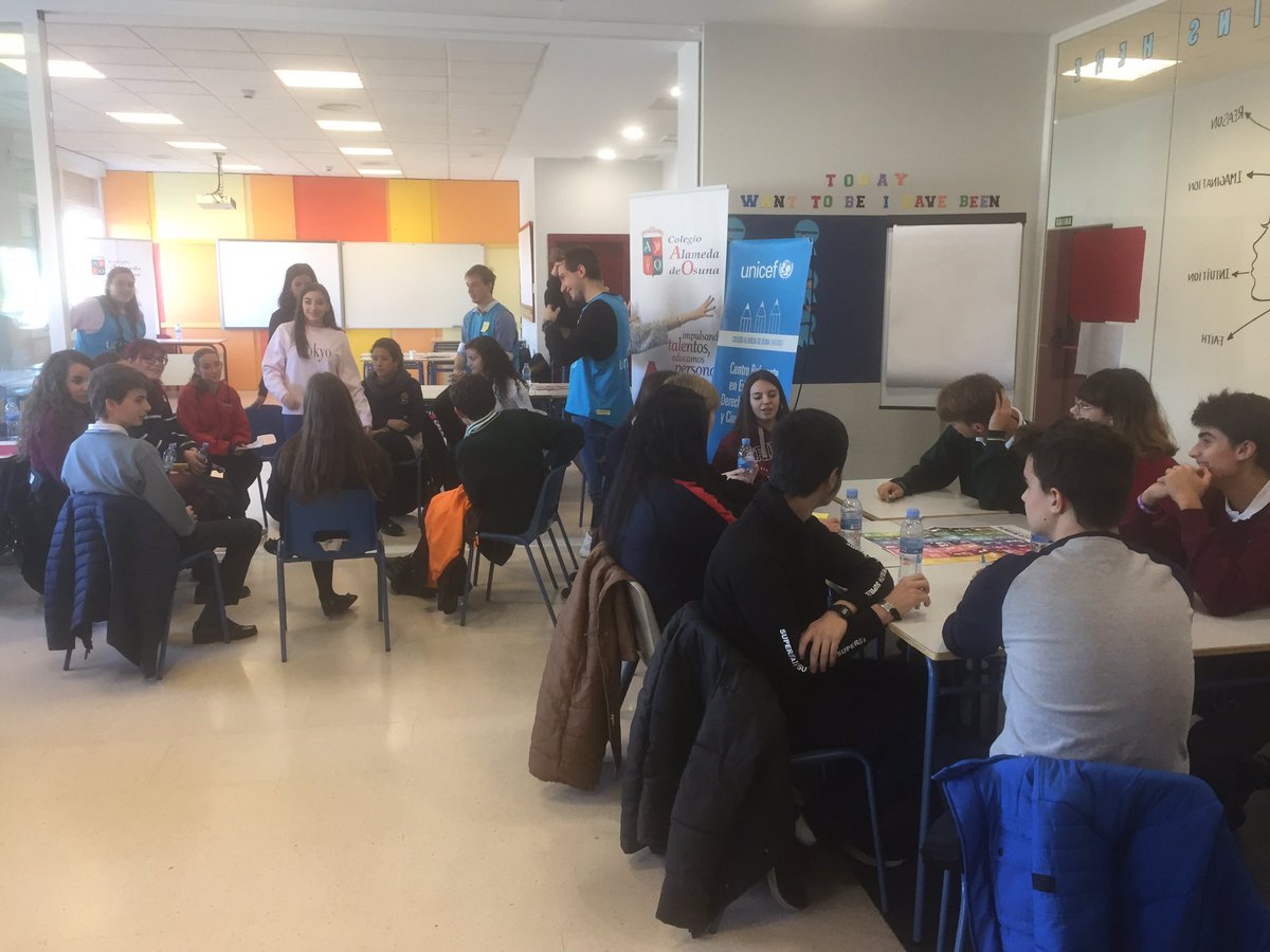 UNICEF_Madrid's tweet photo. Comenzamos con las conclusiones. Sobre los derechos LGTBI: reclaman la normalización sobre la identidad u orientación de cada persona a través del respeto, la adaptación de las leyes (facilitar trámites para el cambio de sexo) y las charlas en centros educativos para tod@s. https://t.co/Qet3wVQVPk
