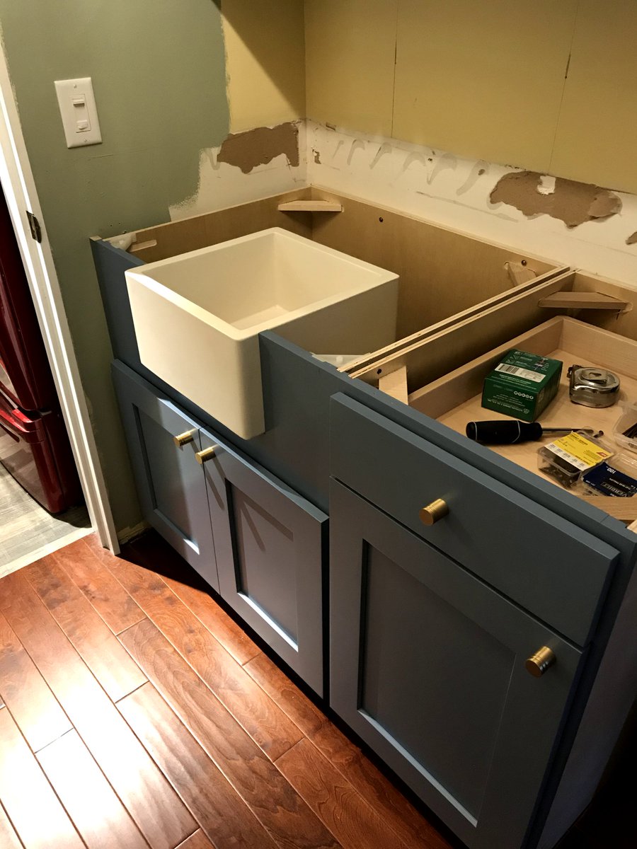 ObcTrim's tweet photo. Lowers and knobs done #carpentry #trimcarpentry https://t.co/TaaZl0IE55