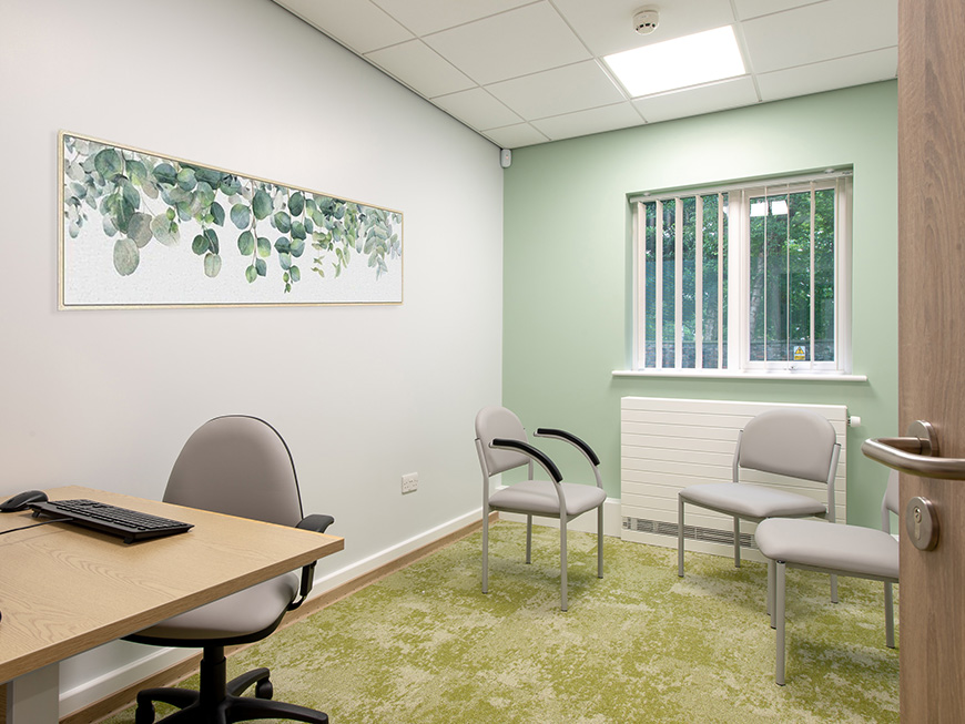 gillingdod_id's tweet photo. More shots from No.93 in Harpurhey! This time we are highlighting the @GMMH_NHS Psychological Therapies area with calming tones and botanical theme. All colours and artworks were selected in collaboration with centre users. Who doesn’t love a #natureinspired interior?? https://t.co/2oV40Gz8KZ