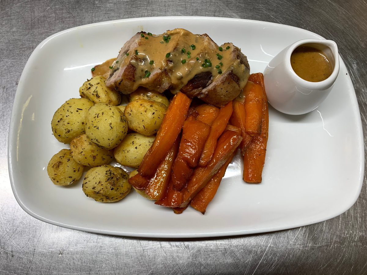 Pheasant ballotine, black pudding, roast garlic &amp; herb potatoes, honey glazed carrots, mushroom sauce     

Reserve your table at........

links.wildfowlerinn.com/reservations