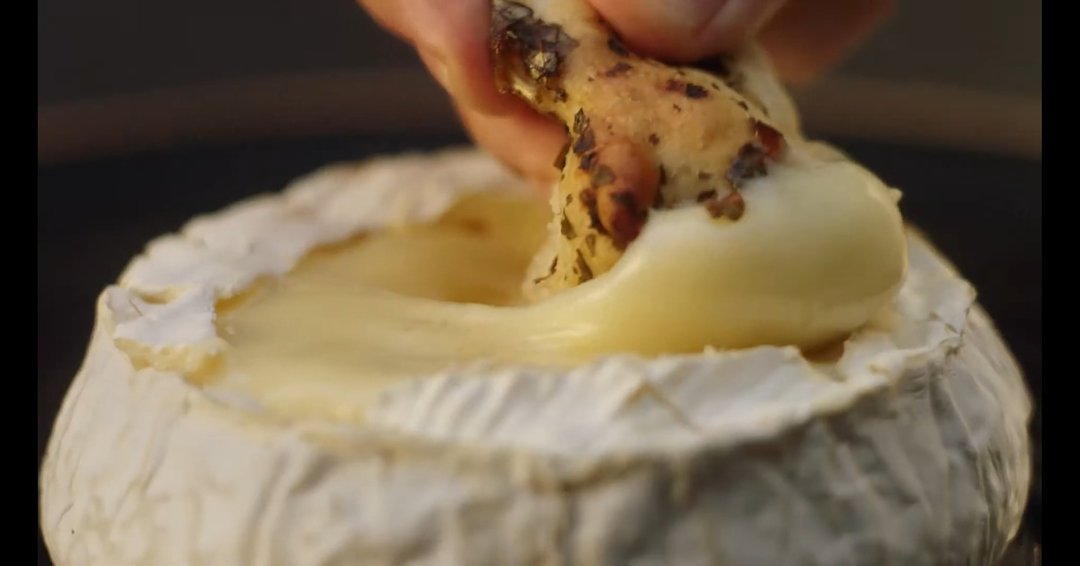 handambassador's tweet image. Available for bookings if you need anything stirred, dipped or poured.
See the Morrisons Christmas advert for my references
👏👌👍
#handmodel #handmodeling #christmaspudding #redcabbage #camembert #foodporn

Seriously though, any bookings contact my agent @HiredHandsUK