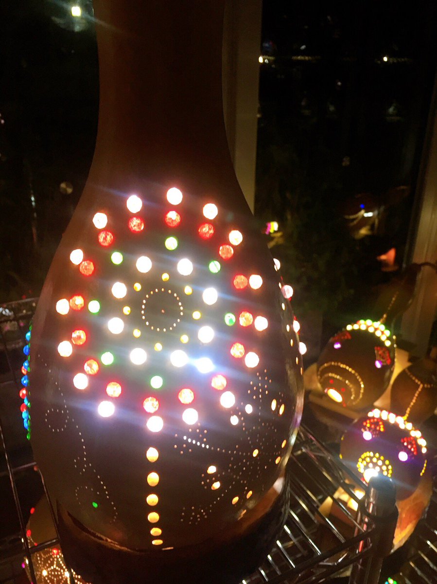 金魚 愛子おばあちゃんのひょうたんランプ 一つひとつ手作りで穴をあけ 一つひとつ色んな色のビーズで埋める そして中でランプを点けると ひょうたんランプ 凄くキレイだった ひたちなか海浜公園 ひょうたんランプ ひょうたんアート