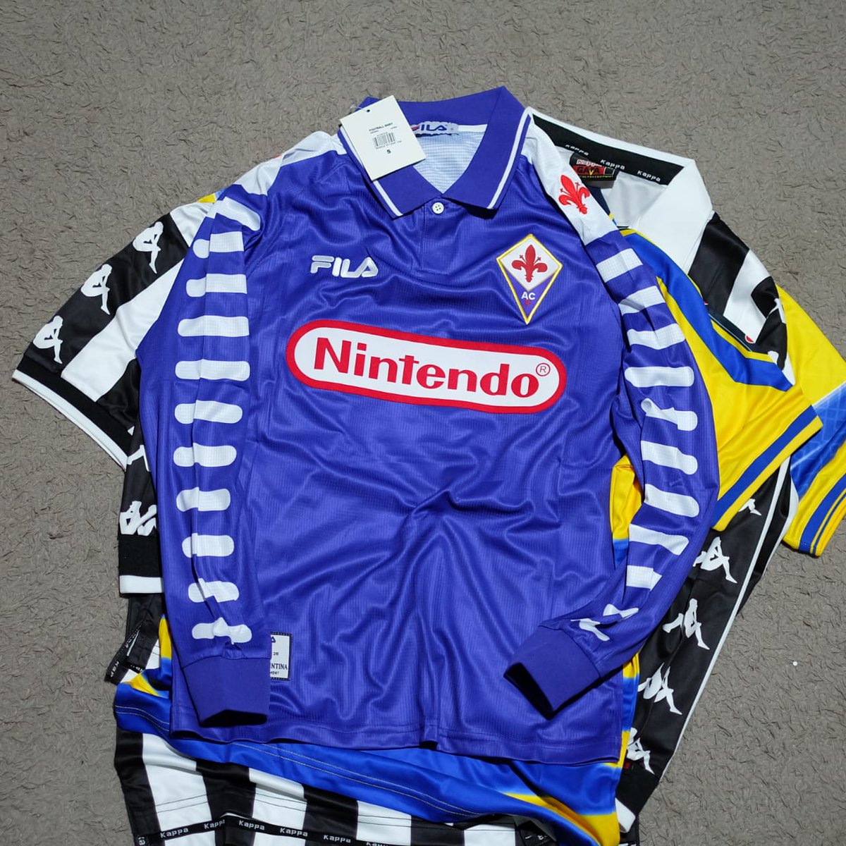 Retro_Sport's tweet photo. Yang kemaren ga kebagian
Restock lagi nih sob Fiorentina Home 98 Nintendo lengan panjang
Size S M L XL 
Monggo biar kaya Batistuta 😁

Stock ga banyak 
Siapa cepat dia dapat 😉
buruan sikat sob

Minat order Langsung pedekate aja ke WA 😉
https://t.co/3KcWQl8QEj