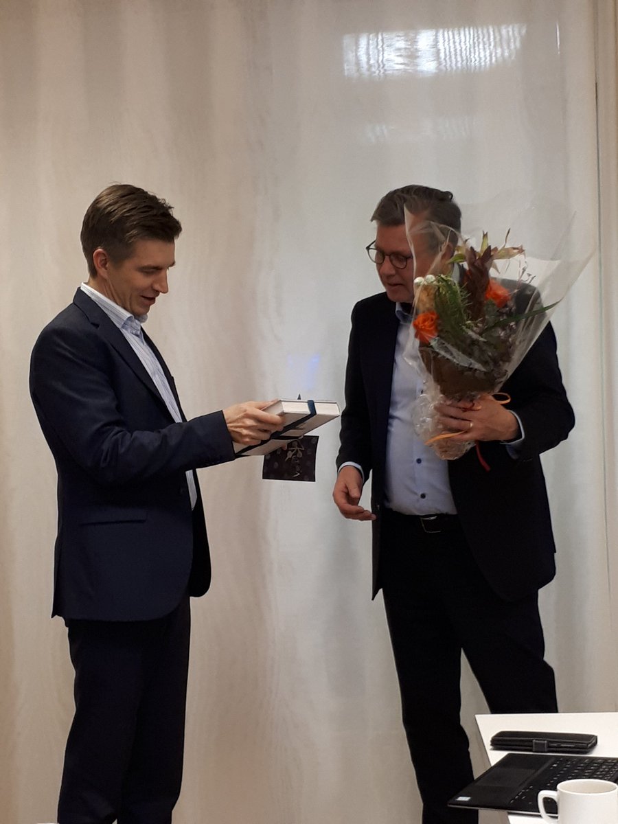 sxsavola's tweet photo. Julkisen hallinnon tietohallinnon neuvottelukunta #juhta piti tänään viimeisen kokouksensa. Pääsihteeri @HeikkiTalkkari sai ansaitut kiitokset! https://t.co/mKImqKCyrF