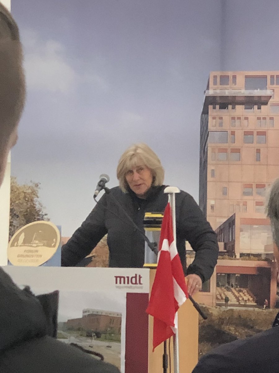 TroelsKrarup's tweet photo. Stor dag for @StenoAarhus @AUHdk  @AarhusUni og @Region_Midt 🇩🇰🇩🇰. Grundstensnedlæggelse for Forum, hvor vi om 30 måneder kan flytte ind i et fantastisk center bygget på patientens præmisser. En række flotte taler bl.a. af Birgitte Nauntofte fra.@novonordiskfond 😊 #sundpol https://t.co/SgsXRi5oo8