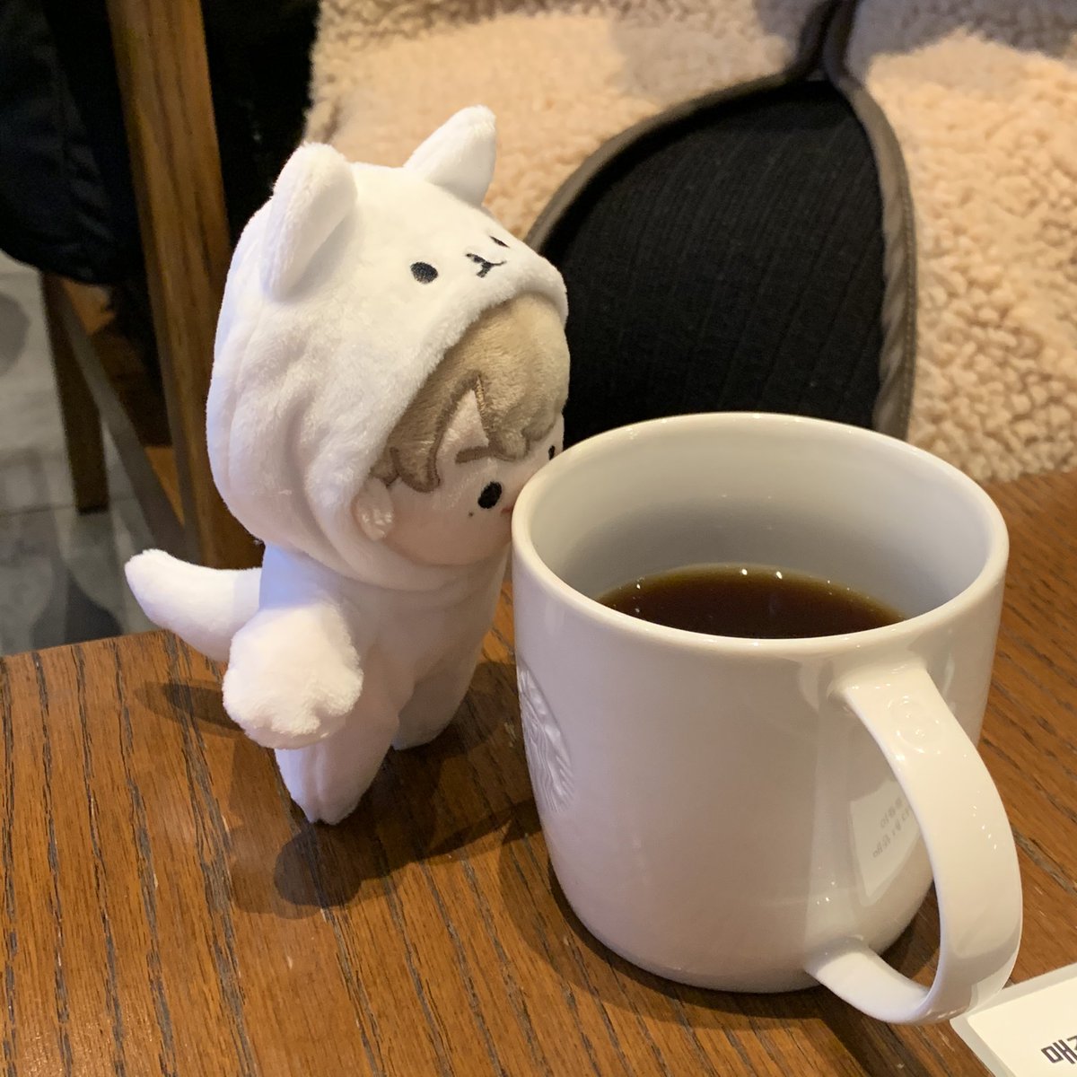 그동안 신경 마니 못써죳지만 오프 갈 땐 너희를 잊지 안앗지♥
팬미는 플랙이가- 첫공방은 베베츄가 다녀왓쏘-
내일도 공방 일찍 가야대니까 어서 낸내코코하쟈아
#베베츄 #강다니엘인형 #강다니엘