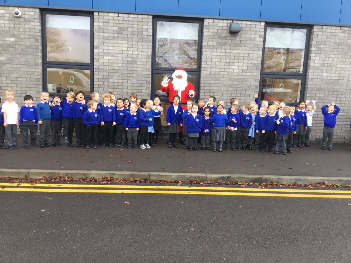 OABroadoak's tweet photo. What a lovely surprise we had this morning! Thank you for delivering our Christmas tree Santa π #letsgetdecorating #feelingfestive #itsthemostwonderfultimeoftheyear https://t.co/PClNbvixAj
