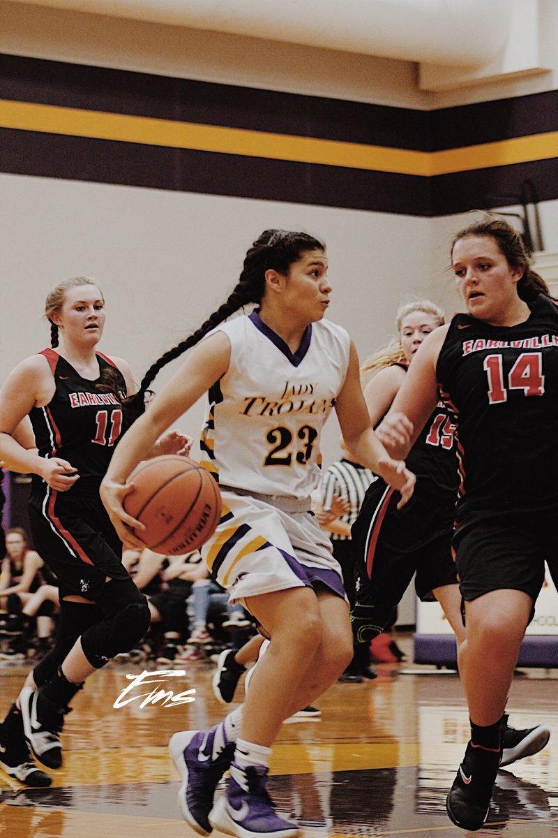 EmsVisuals's tweet image. Game Day for our Lady Trojans Basketball team! 💜🏀

📍Putnam County High School
⏰JV: 5:30pm
     Varsity: 7:00pm 
#LadyTrojans #mendotabasketball 
@MHSLadyTrojans @hansenjohn23