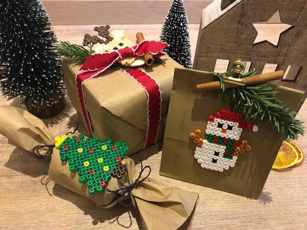 Mamahoch2's tweet photo. Weihnachtliche Motive aus Bügelperlen für die Weihnachtsgeschenke https://t.co/90NxailNHE https://t.co/m3Ak5QiclT