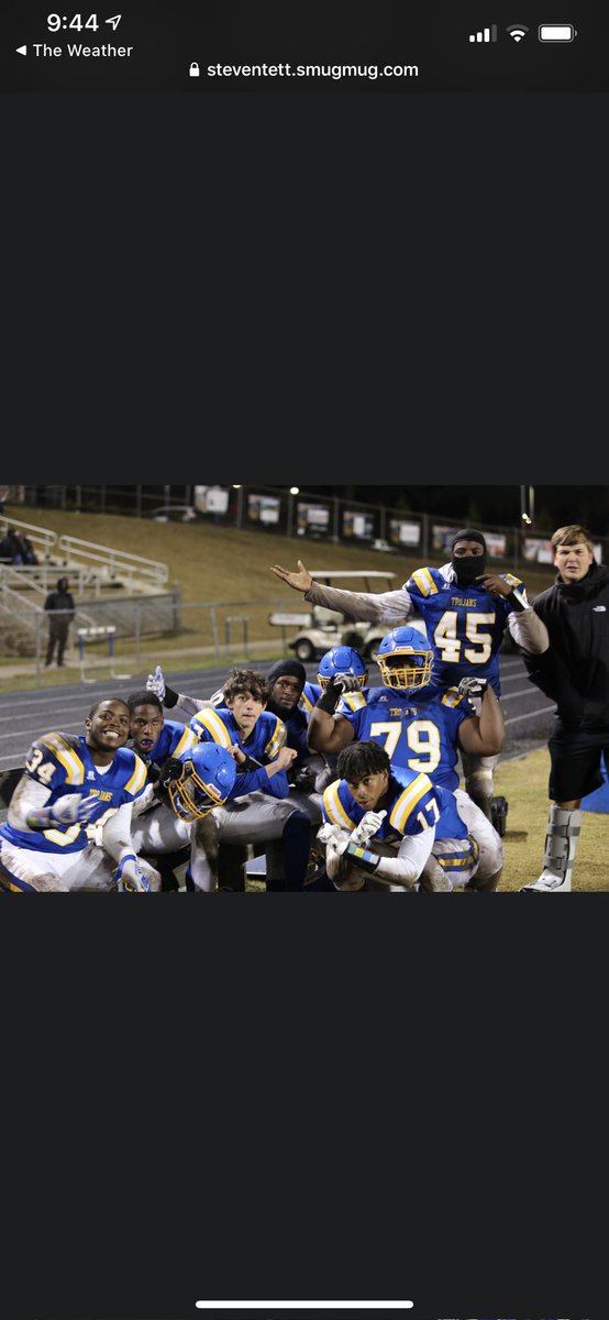 ACEllisss4's tweet photo. Couldn’t have asked for a better group of teamates to spend my 4 years at Garner with! From 1-5 to 3rd round of the playoffs and through that we never turned our backs on eachother. Thank god for all the blessings and I’m optimistic to see what he has planned for US next! 🙏🏼 https://t.co/DikQsDOIS5