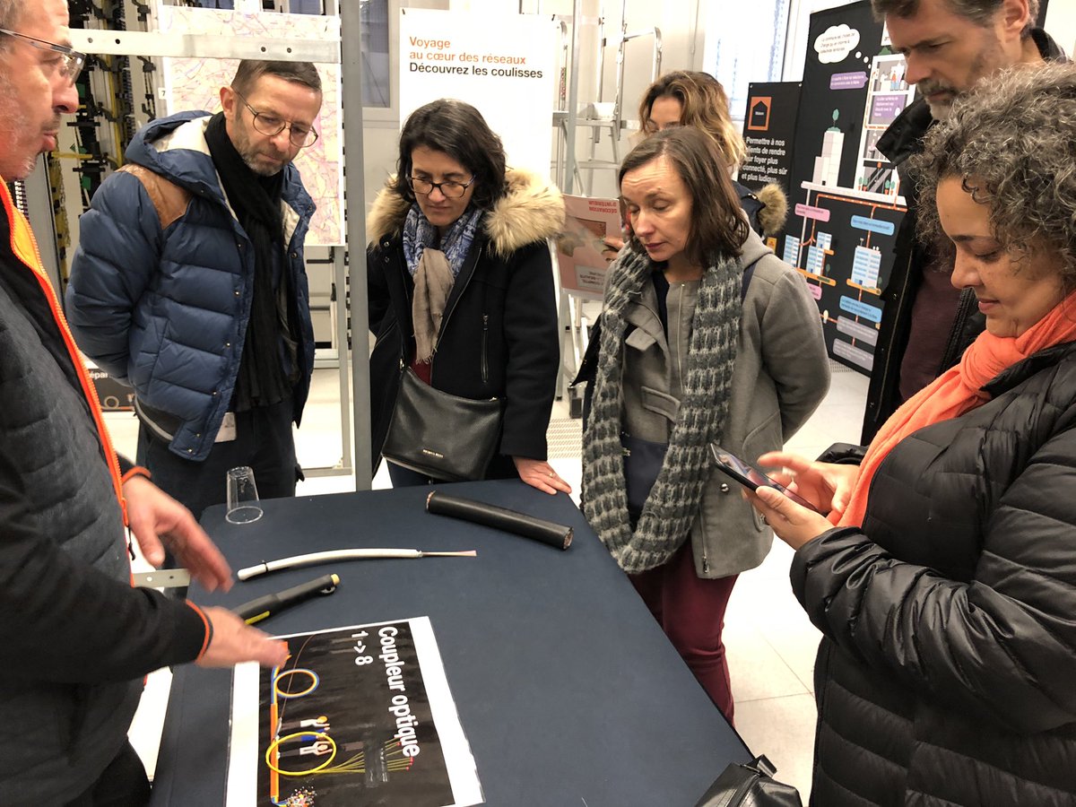 nefertiti70's tweet photo. Focus #industrie: visite immersive et scenographiée par la team #learnEX pour raconter les #réseaux et ouvrir les coulisses pour nos #salaries :Jean-Michel, Marie, Sophie, Thierry, Natacha, Nelly. Bravo à Alain, Yves et Sylvain sur le site de Jasmin. #anecdotes #fibre @orange https://t.co/m4uM9zjITi