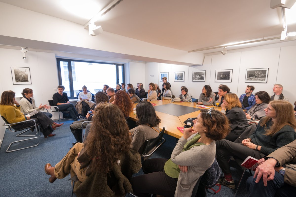 Aménagements successifs du noir à la Galerie Folia dans le cadre de l'exposition de Sladjana Stanković, avec les texte de Sylvain Prudhomme, @PressesReel / <a href="/RueDuBouquet/">Rue Du Bouquet</a>  

Animé par Fannie Escoulen, directrice de la galerie Folia

#Unweekendalest2019  Photos : ©N.Krtolica