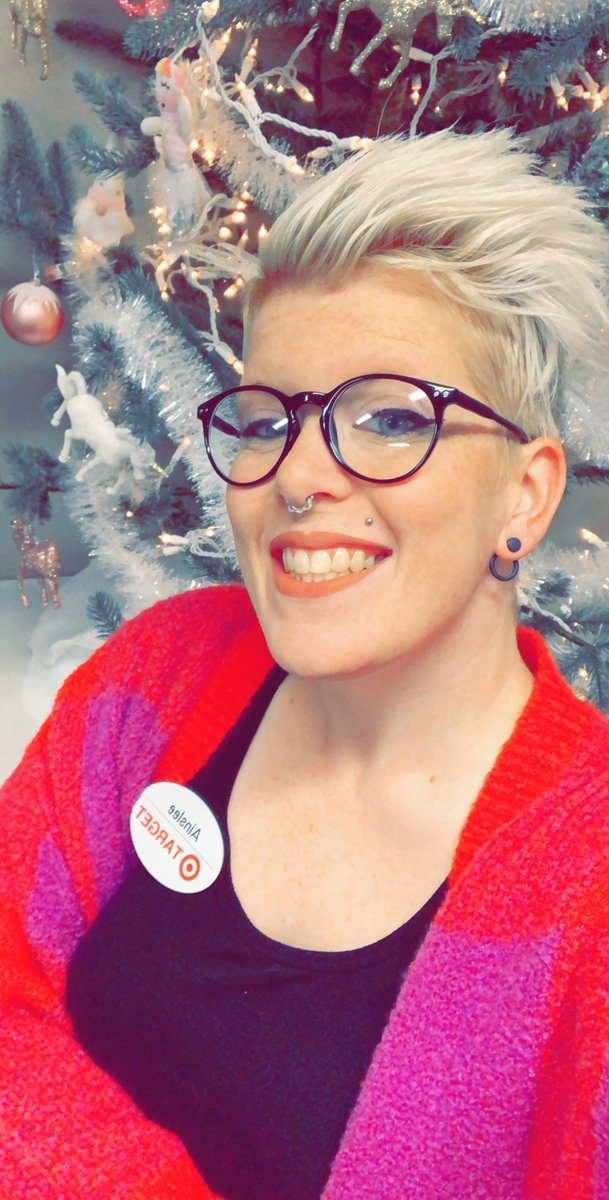 Work somewhere you love! 🥰 @RJTeamTarget <a href="/Marissa0608/">Marissa Alexander</a> <a href="/BarsantiJared/">Jared Barsanti</a> #targetlife #workingmom