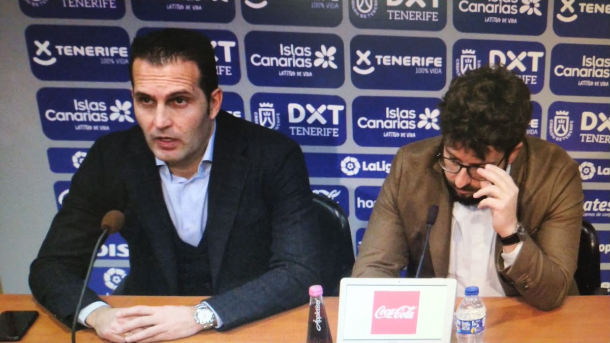 Analizamos toda la actualidad del #CDTenerife en #DirectoMARCA con la mejor tertulia 

👮 <a href="/jlromandiaz/">jose luis román díaz</a>
👨‍🏫 <a href="/aradogonzalez/">Rafa Arado</a>
👨‍🏫 <a href="/davilatoor/">Jorge Dávila</a>
👨‍🏫 <a href="/juansetaco/">Juanse Sánchez</a>
🎙️ <a href="/tommyRguezC/">Tommy Rodríguez</a> 

👉 Radiomarcatenerife.com