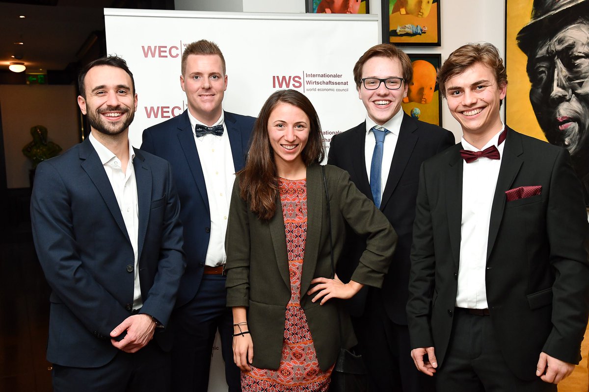 Letzte Woche war ein Teil des #IWSYoung beim Jahresabschluss des Internationalen Wirtschaftssenats e.V. dabei! 

#nachwuchs #unternehmertum #netzwerk #innovation #mittelstand #wirtschaft <a href="/iws_info/">Internationaler Wirtschaftssenat e.V.</a>