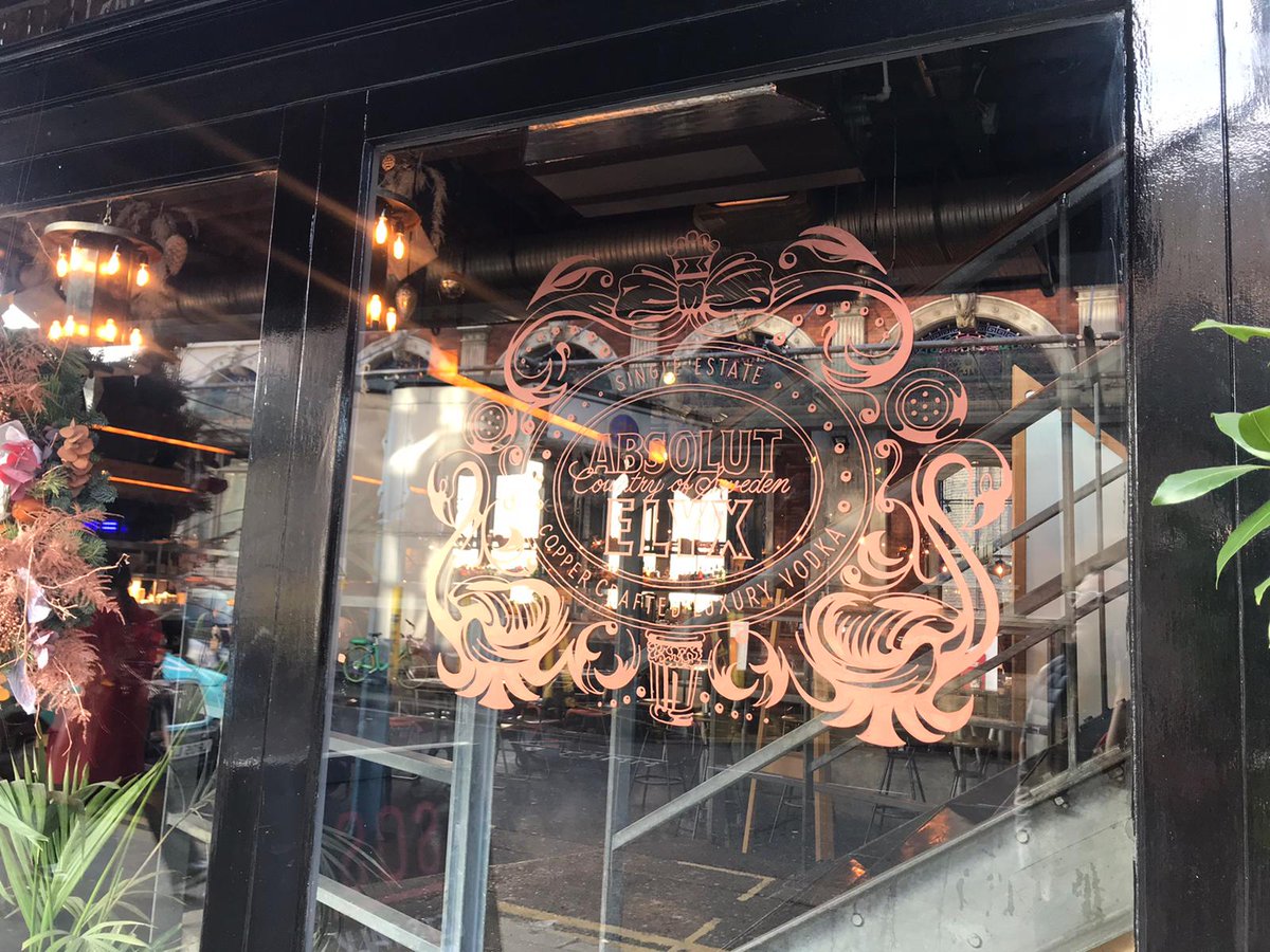 thisissmiths's tweet photo. We've got the legendary Matt Swan in today signwriting our windows for #Smithsmas!
Stunning @absolutelyx design.
#BetterWithCopper #farringdon #artwork #thisissmiths https://t.co/DLpEj6z6dR