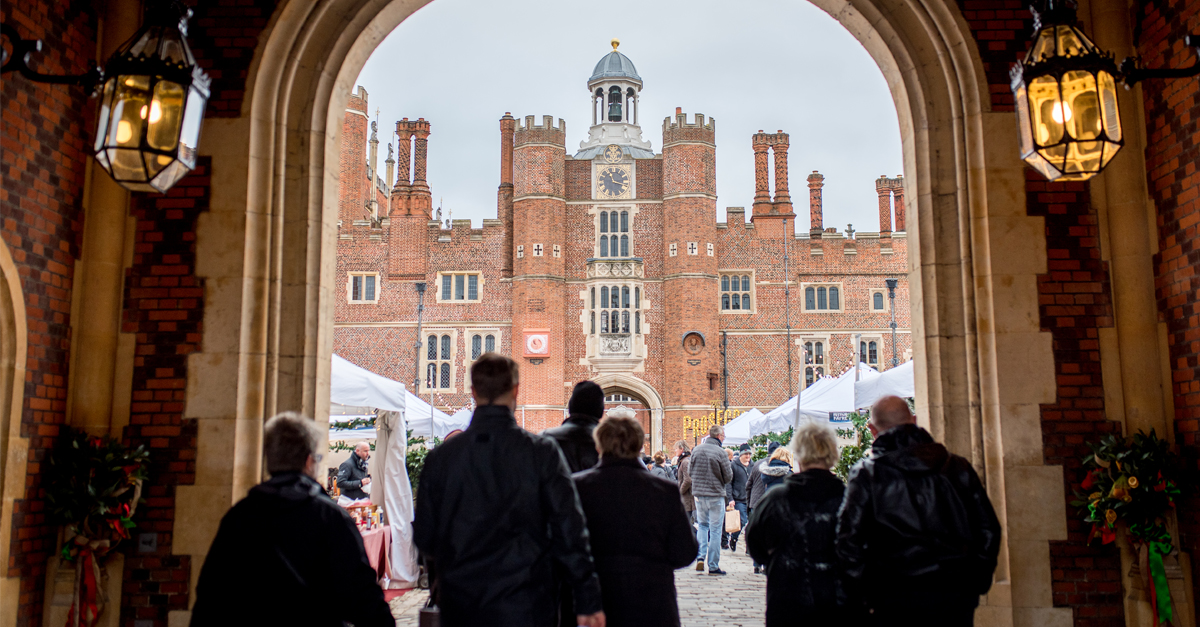 hrpfestivals's tweet photo. Not long to go now until the gates to the Hampton Court Palace Festive Fayre are officially open.  Who's excited? https://t.co/TlaKGtRUqq