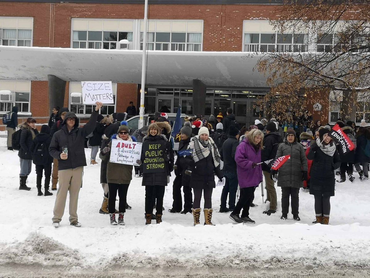 WendyBonnell3's tweet photo. Hey @fordnation @Sflecce Limestone Instructors standing to defend Adult Public Education #NoCutsToEducation #OSSTF #onpoli @tammyers909090 @katheikkila @willdeanike #d27OSSTF https://t.co/QJVcM6qf8r