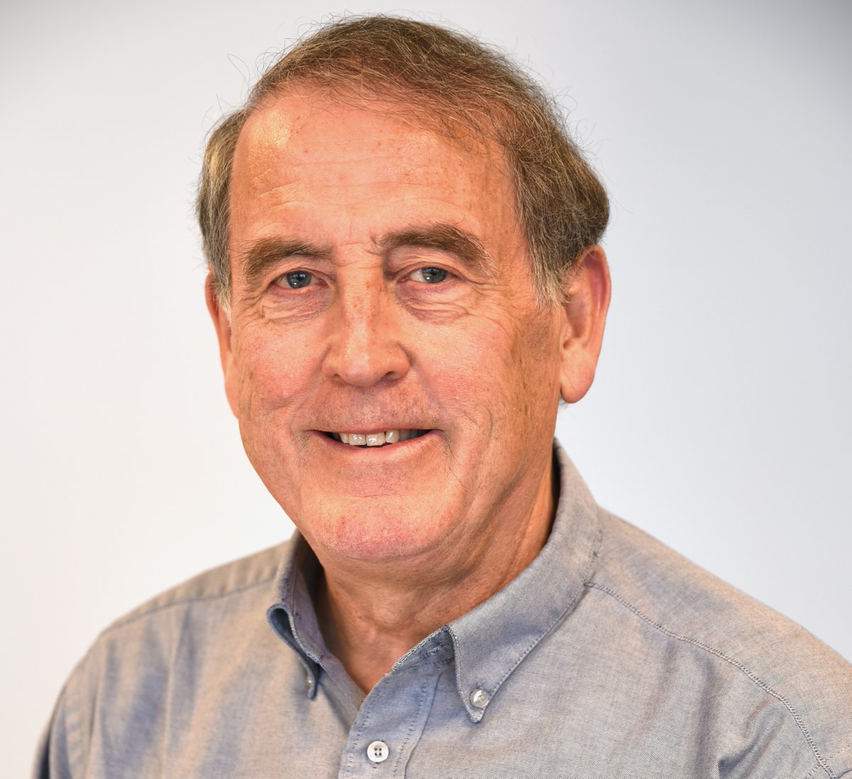 Professor Richard Knowles book, Transit Oriented Development and Sustainable Cities, has won the prestigious Academic Title of the Year Award 2019 by Choice Magazine.♻️🏙️📖

#academictitleoftheyearaward #salford #sustainability 

Read more below⬇️
ow.ly/gx2S50xqqdv