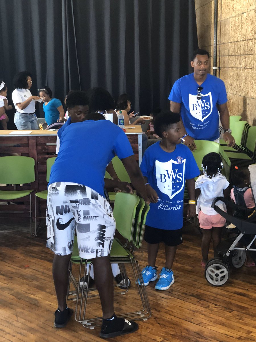 ComedianHenSapp's tweet photo. #GivingTuesday help us meet our goal to raise $1000.00 go to https://t.co/O9M9HwSTa4 we need you to help them. https://t.co/qysaSq26Dk