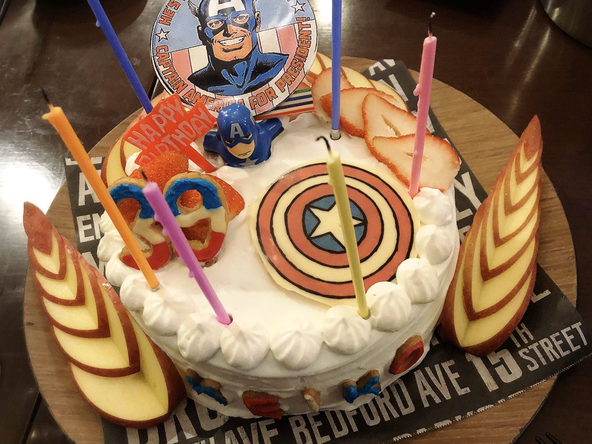 けぃ No Twitter かおちゃんがあたいの大好きなキャプテンアメリカで誕生日ケーキを作ってくれたので見てくれ 美味しかったし可愛かったし最高でしかない いろんな角度から見てくれ キャプテンアメリカ Marvel バースデーケーキ