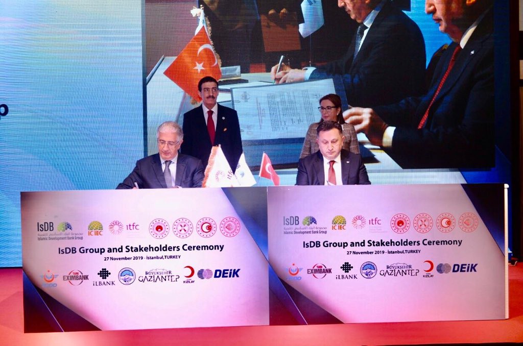 4 aylik bir caba sonucunda ITFC ve Turk Eximbank arasinda 150 milyon dolarlik yeni bir sendikasyon mutabakati imzalandi boylece Turkiye icin onaylanan toplam ihracat finansmani tutari 4.8 milyar dolari asmis oldu.