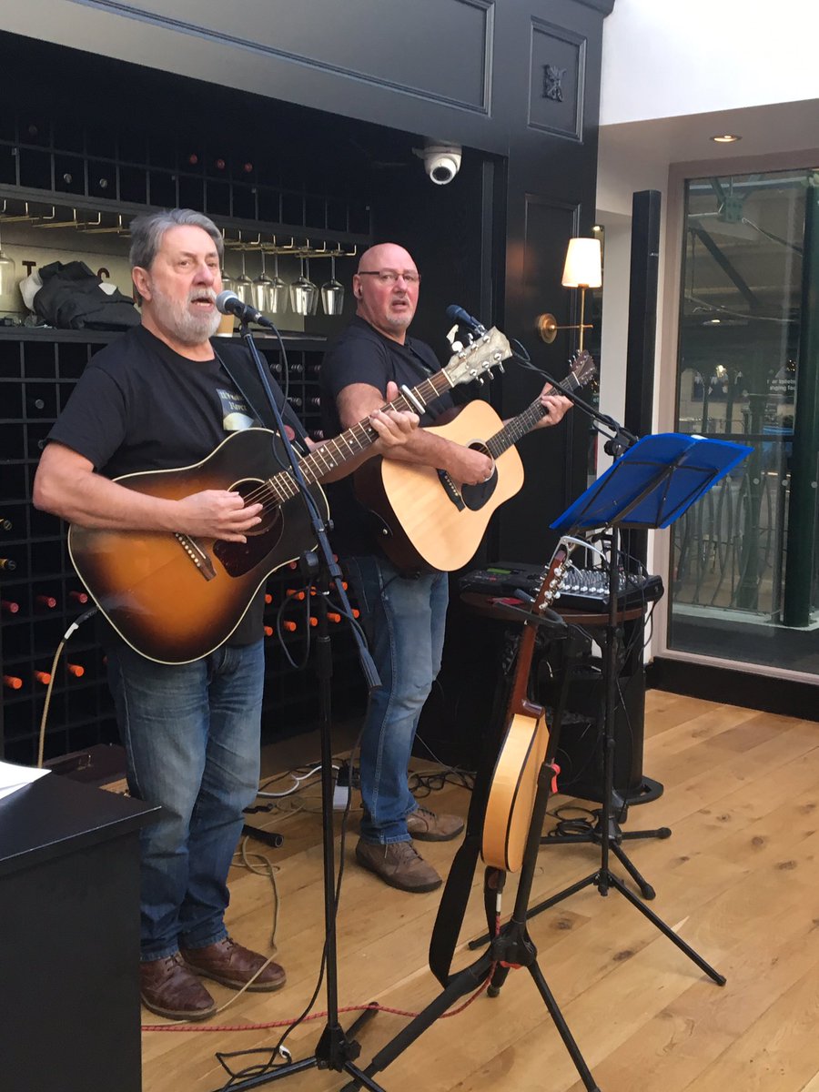 Fabulous Christmas meal being provided today in Danny Millar’s iconic Belfast restaurant to people who are homeless from across NI. 

Henderson Foodservice provided all the delicious food and chefs to cook. St James Place provided gifts and and live music for festive cheer 

👏