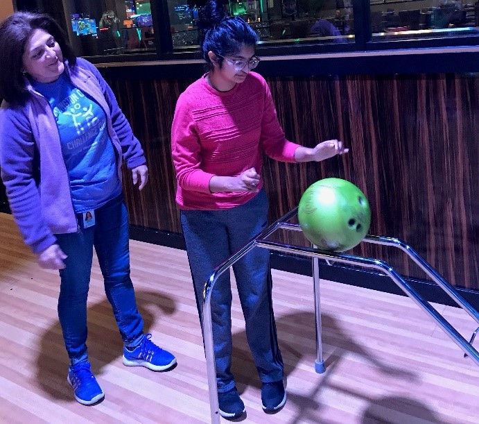 Washington_Ctr's tweet photo. Washington Center students in Mrs. Susan Robison’s class enjoy bowling with classmates at #SpareTimeEntertainment center as they practice community and leisure skills during Community Based Instruction. #makinginvestments @gcschools #loveSCschools https://t.co/aHxidV9kZJ